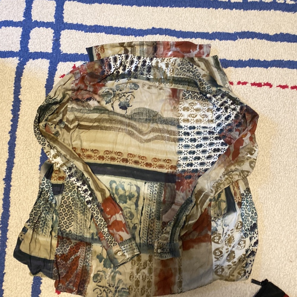 Zara Casual Button Down with Design - Picture 3 of 3